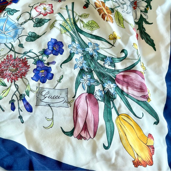 Vintage Gucci Flora Scarf 1966 Silk Flowers Decorations Dark Blue Frame - Picture 4 of 13